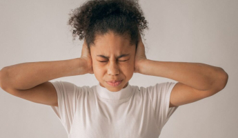 Kulaklıkla Yüksek Sesle Müzik